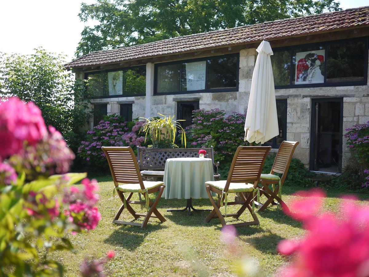 Champagne-et-Fontaine Domaine De Puytirel Bed & Breakfast エクステリア 写真